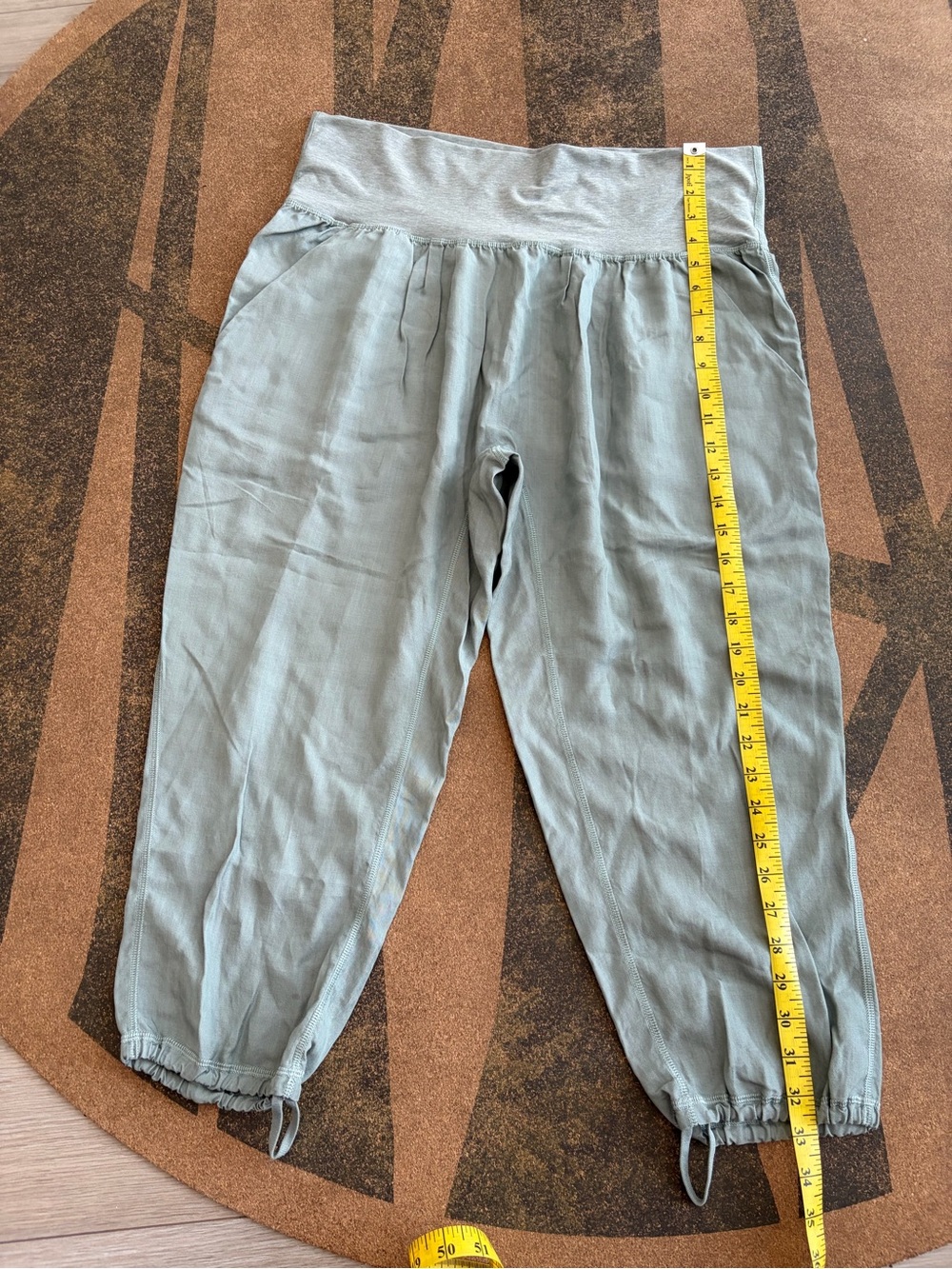 Lululemon Cropped Pants, US 10